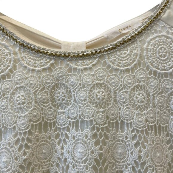 Elegant White Lace Blouse - Picture 3 of 3